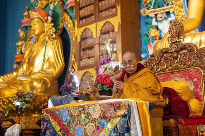 達賴喇嘛今年1月18日參加藏傳佛教舊譯寧瑪派的長壽祈願法會，當時他已向大眾發表談話，就已表達自己有信心活到一百多歲。圖／取材達賴喇嘛官方國際華文網站