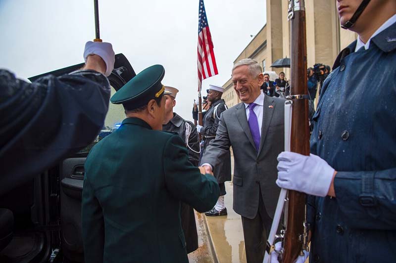 2018年11月9日，時任美國部長馬提斯（James N. Mattis）在五角大廈歡迎中國國防部長魏鳳和。圖／取自美國國防部官網