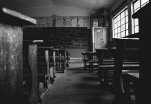 台灣將立法禁師生戀 歐美更嚴,名校耶魯、哈佛、牛津早禁止 示意圖/圖取自Unsplash圖庫