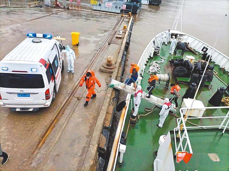 2021年11月17日，一艘江西九江籍貨輪「鴻運達58」在馬祖島以南海域遇險，經兩岸聯手行動，將11名落水船員全部救起。圖／取材福州日報