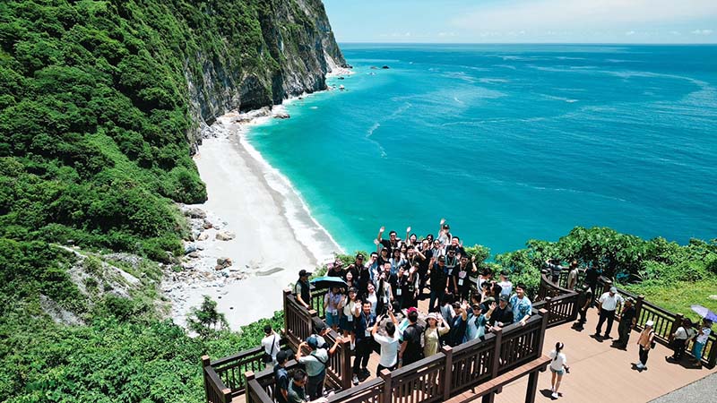 陸生團遊覽太魯閣風景區。圖／馬英九基金會提供