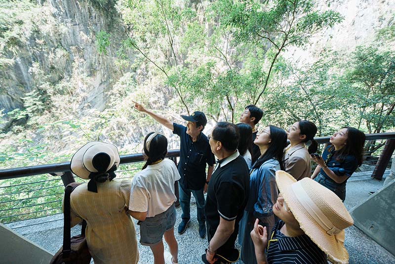 陸生團遊覽太魯閣風景區。圖／馬英九基金會提供