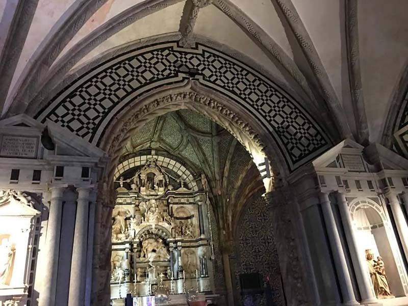 金碧輝煌，精雕細琢，真的值得去看，希望不會受到「排隊」影響。