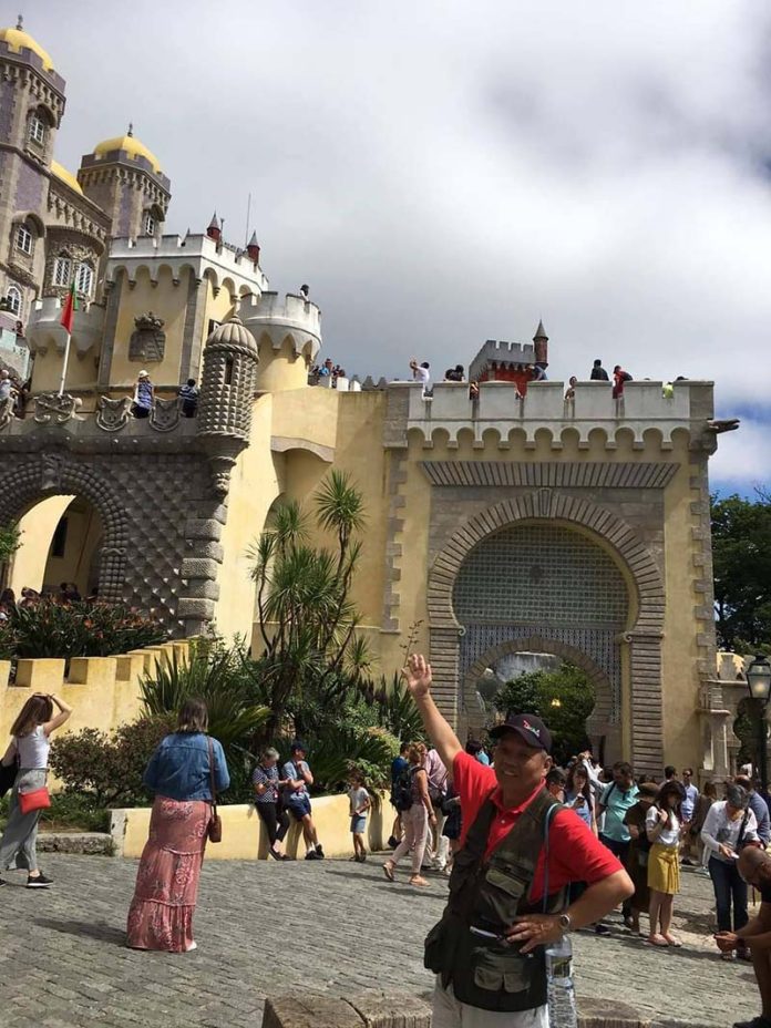 這是一座來葡萄牙旅遊必訪的佩納皇宮景點。