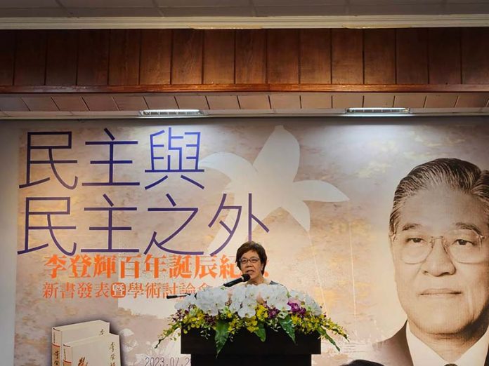 李登輝女兒李安妮29日出席國史館《李登輝總統僚屬故舊訪談錄》發表會，李安妮表示，不管任內做的是不是台獨基礎工作， 李登輝建構出台灣人。