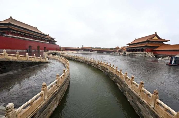 北京故宮紫金城也淹水！故宮在600多年前明代時期建排水系統，號稱600年來沒讓故宮積水過，這是第一次。圖／新華社