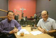 大陸調查台灣貿易壁壘 恐阻礙台灣加入CPTPP 長期研究兩岸經貿的政大經濟系教授林祖嘉(右)說,大陸對台貿易壁壘調查恐成台加入CPTPP的阻礙。圖為多年前林祖嘉(右)接受中廣主持人趙守博專訪。圖/摘自林祖嘉臉書