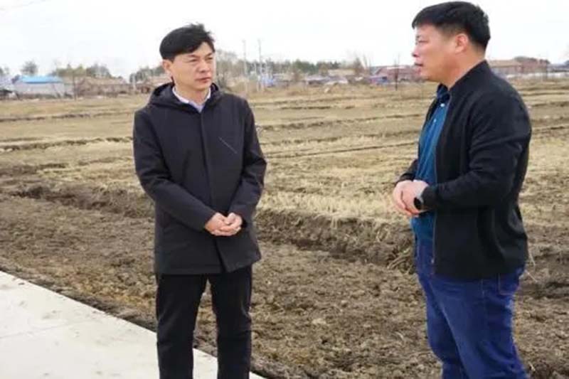 吉林省舒蘭市副市長駱旭東（左），這次因暴雨救災，6日晚間因轉移災民「失聯」，今天官方證實已不幸遇難。圖／取材百度