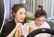 大陸直播一姐薇婭逃稅罰60億 遭全網封號 改推「AI虛擬人帶貨」復活 曾多次創下一天直播帶貨百億業績的大陸「直播一姐」薇婭,消失1年多後又復出,「AI虛擬人直播」成其子公司最新業務。圖/搜狐網