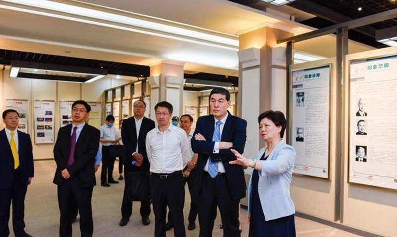 從印刷廠工人做起的解直錕,最終掌舵商業帝國,也是轉型經濟中民營企業竄起的典範。圖/搜狐網