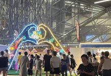 通縮突圍 上海台商會副會長陳定宗組「台北集市」拚夜間經濟 上海台商會副會長陳定宗在虹橋藝術中心廣場開設「台北集市」。圖/陳定宗提供