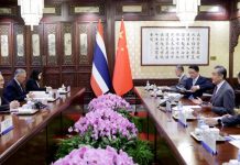 中共外交系統、政法委動員圍剿泰緬寮詐騙 緬大使:全力解救中科院博士 中共外長王毅(右2)和泰國副總理兼外長敦(左1)8月19日舉行會談,王毅直接提出共同防詐騙集團問題。圖/取材外交部官網