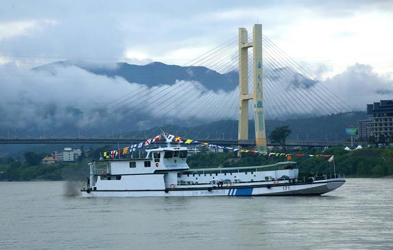 昨（22）日上午聯合巡邏執法編隊從雲南的景哈碼頭啟航，圖為參加聯合巡邏執法的緬方171執法艇。圖／引自觀察者網