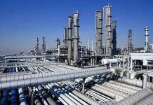 陸企雇員數量 鴻海(富士康)只排第三 排第一員工108萬人 大陸企業雇員人數第一的「中國石油天然氣集團」,員工上百萬。在經濟復甦需求時刻,國企能量比民企強,「人多好辦事」也是這原因。以過去中俄天然氣合作為例,中石油開通輸油管,和俄一簽石油合作就是25年,從俄國取得協議資金逾3000億美元。圖/引自微博