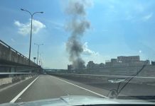 快訊/五股工業區家具工廠大火 影響國道行車須小心駕駛 圖/讀者提供