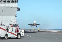 劍指中國 日本準航母「出雲」號首次停靠菲律賓首都 2021年10月,日本測試美軍新型F-35B戰機,在「出雲號」護衛艦上起降成功。圖/取自防衛省海上自衛隊推特