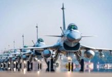 殲10掛彈自西沙起飛 應對美軍准航母 殲10戰機機群。圖/取自中國航空新聞網