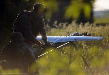 烏軍用紙無人機作戰 創新值得國軍學習 烏克蘭哈爾科夫市一支專門從事無人機攻擊的部隊,他們自行設計和製造戰鬥無人機。圖/取自烏克蘭國防部