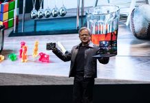 美擴大AI晶片禁令 對中「脫鉤」仍不易 美國將輝達A100、H100等高階AI晶片的出口限制範圍擴及部分中東國家。圖為NVIDIA 創辦人暨執行長黃仁勳在Computex 2023發表演講。圖/取自NVIDIA Taiwan臉書粉專