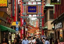 日本店家坑外籍客 疫後爆增 飲料1杯1200元 據日本政府觀光局統計,赴日本的外籍遊客已連2個月超過200萬人。圖/取自新華社