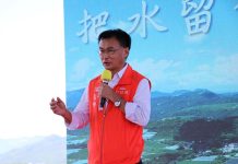 超思雞蛋風波 陳吉仲告徐巧芯、邱毅,侯友宜提4質疑「請農業部也告我」 近日遭質疑找貿易商「超思」進口巴西雞蛋有圖利廠商之嫌的農業部長陳吉仲,6日上午召開記者會公布與超思合約。圖/取自陳吉仲臉書