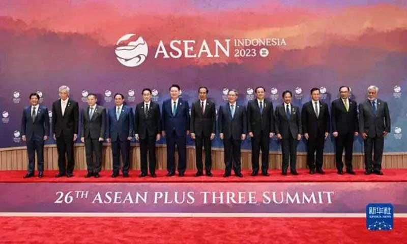 「東協─中日韓」（10+3）峰會6日開幕，與會各國領導人合影。圖／新華網