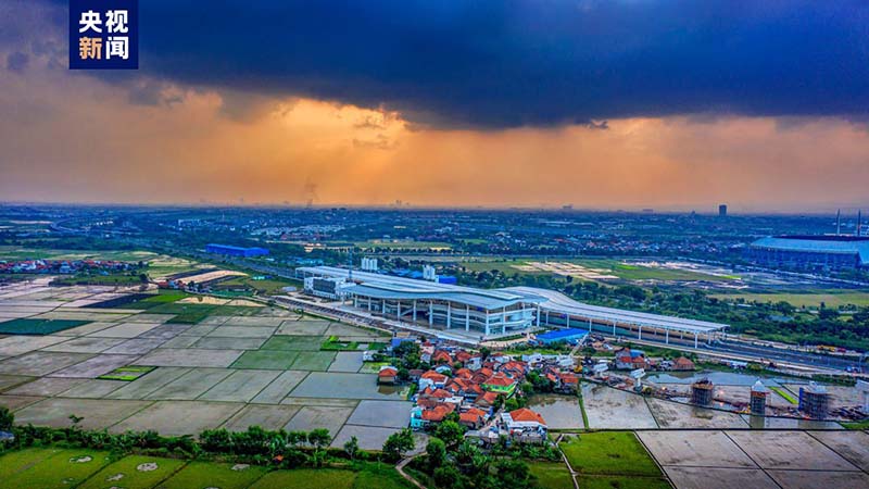 位於首都雅加達的哈利姆站成為印尼最大鐵路客運車站，站房面積2.6萬平方公尺，可同時容納2500人候車。圖／央視網