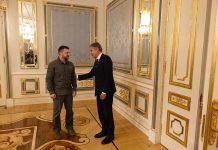 士兵監督、透明票箱像在監獄投票! 烏克蘭俄4佔區將舉行地方選舉 布林肯訪基輔與烏克蘭總統澤倫斯基會面,表達美國對烏克蘭的堅定承諾。圖/取自Secretary Antony Blinken推特