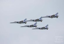 台北航太展 今年超多亮點 2023年8月12日,勇鷹高教機於清泉崗基地首次公開以5機編隊衝場。圖/軍聞社