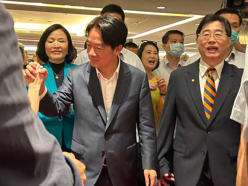 民進黨參選人賴清德10日出席台北市台南市同鄉會40週年大會時表示，從來沒有一位總統是台南市長出身，他要順利贏得此次大選，需要台南鄉親再次的相挺。圖／記者楊雪妍攝