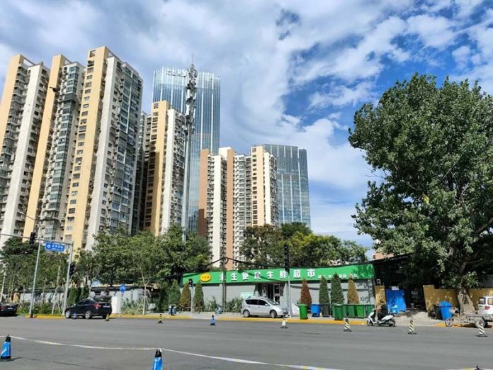 被「鎖定」二手屋房價上限的北京海淀區，據傳已放開「指導價」限制。圖／引自微博