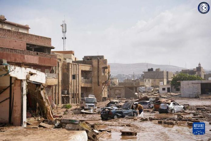 圖為本月11日在利比亞東部城市德納巿拍到的洪水肆虐殘景。圖／取自新華社