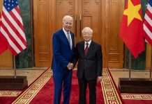 美越關係升級 中美交鋒 美國總統拜登(左)會見越共總書記阮富仲,提升美越關係。圖/白宮臉書