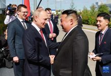 睽違4年多 世紀「普金會」再登場 北韓領導人金正恩與俄羅斯總統普丁在東方太空發射場會面。圖/取自新華社