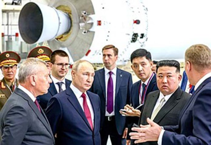 俄羅斯總統普丁(左)和北韓領導人金正恩(右)參觀東方太空發射場。圖／俄羅斯總統府