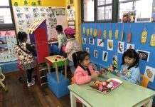 上海幼稚園被曝多名幼童疑遭虐待 身上找到多處針孔 上海寶山區小蝌蚪音樂園(幼稚園)傳出虐童,警方雖有驗傷單,但至今未公開,逼使家長上網爆料。圖為小蝌蚪音樂園上課情形。圖/引自微博