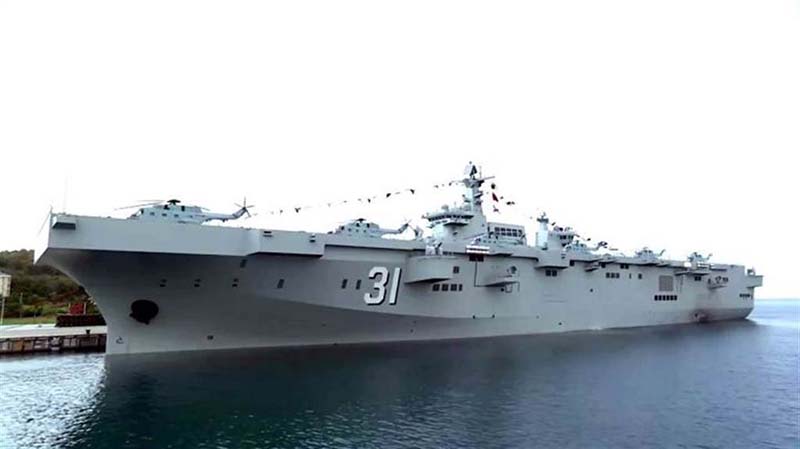 在上海滬東造船廠內疑似出現了075型兩棲登陸艦4號艦的艦體分段。圖／央視截圖