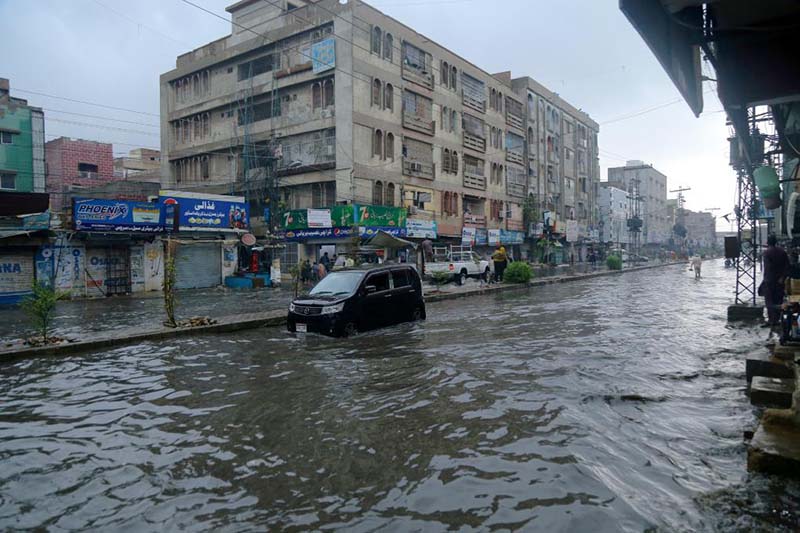 圖為今年7月暴雨肆虐下的巴基斯坦市區。圖／取自新華社