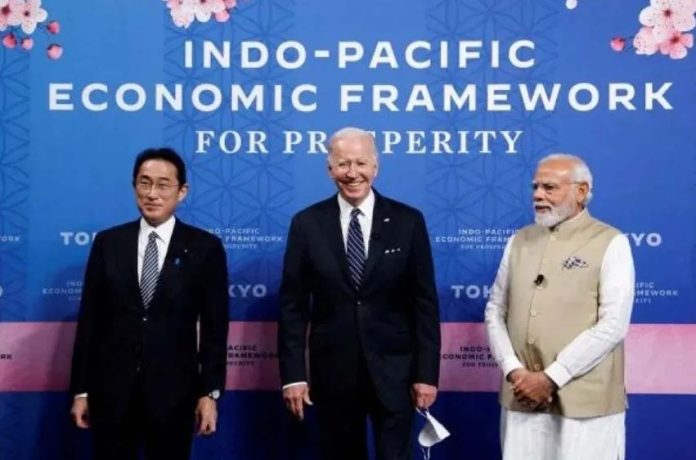 前年美國總統拜登提出成立「印太經濟框架」後，去年5月召開相關會議。圖中為與會成員印度總理莫迪（右）、日本首相岸田文雄。圖／引自鳳凰網