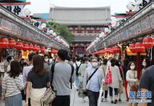 遊日怨服務品質變差 陸客:遭冷待歧視 大陸觀光客疫後重返日本旅遊,卻有多名陸客抱怨,日本服務品質下滑。圖/取自新華社