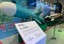 天弓三增程 才是台灣最新最強的防空飛彈 雄二、雄三飛彈(右),都已經有全新設計的彈種。圖/記者楊俊斌攝