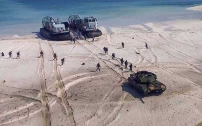 大陸海軍陸戰隊在最近的演習中模擬登島作戰。圖／中國海軍官方微博