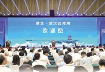 中斷3年半 桃園-武漢恢復直航 商總:盼全面開放兩岸觀光 湖北「武漢台灣周」開幕,中斷3年8個月的武漢、台灣航線復航。圖/引自搜狐網