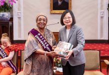 2023年全球熱愛生命獎章得主與蔡總統分享活出希望、活出正能量 總統蔡英文今接見第26屆全球熱愛生命獎章得主暨家屬,圖中為來自索馬利蘭的埃德娜·阿丹·伊斯梅爾(Edna Adan Ismail)女士。圖/總統府提供