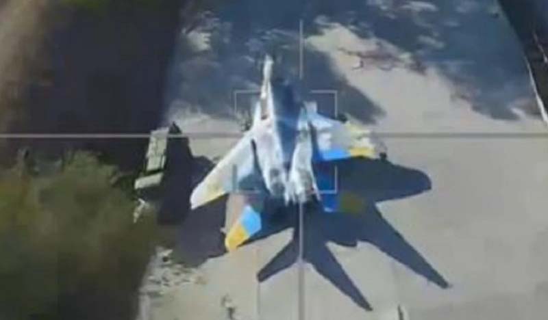 俄羅斯神風無人機成功偷襲停在機場的烏克蘭MiG-29戰鬥機。圖／取自Twitter