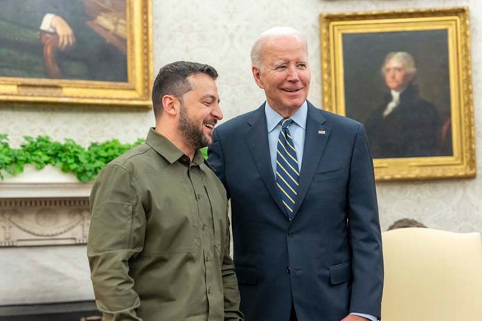 身穿招牌軍綠衣的澤倫斯基再訪白宮，與拜登會晤。圖／取自President Joe Biden臉書
