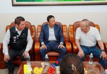 徐耀昌公開挺郭台銘 國民黨考紀會決議開除黨籍 前苗栗縣長徐耀昌於今年8月喊話要「下架國民黨」,近期接任郭台銘苗栗連署總部榮譽執行長,國民黨考紀會22日決議「撤銷徐耀昌黨籍」。圖/引自徐耀昌加油讚臉書