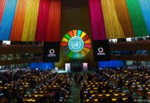 誤把聯合國裝飾當LGBT彩虹色 土耳其總統怨:看了不舒服 艾爾段將象徵聯合國永續發展目標的17種顏色,與象徵LGBT族群權利的「彩虹驕傲」6色搞混。圖/取自United Nations粉絲專頁