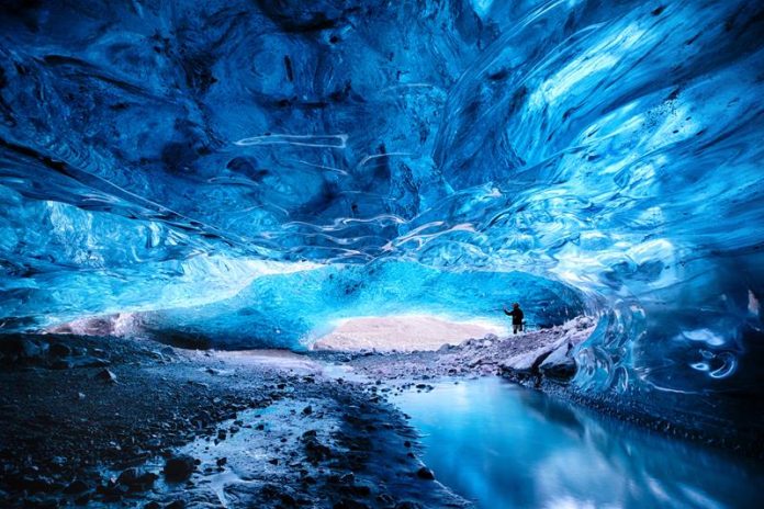 冰島藍冰洞。圖／永勁旅行社