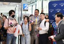 首批免簽陸客抵曼谷 泰國總理親迎 泰國總理賽塔在粉絲專頁指出,泰國政府相信開放陸客免簽,將迅速刺激經濟。圖/取自เศรษฐา ทวีสิน - Srettha Thavisin粉絲專頁